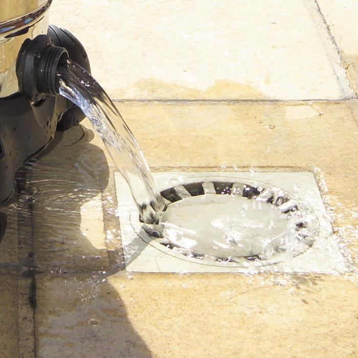 Un aspirateur électrique de 1400 W