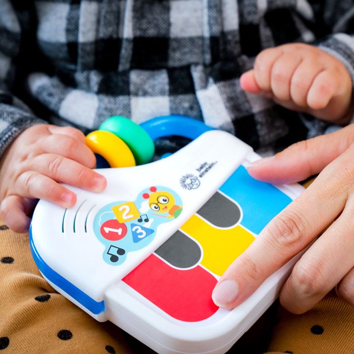 BABY EINSTEIN - Set regalo musicale per bambini Jingle & Jam con 3 giocattoli musicali: mini tamburello, 2 maracas, pianoforte per bambini