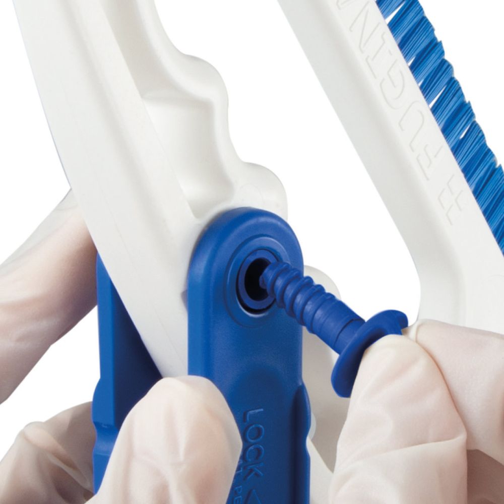 Nettoyez les joints avec la buse et l'écrou annulaire