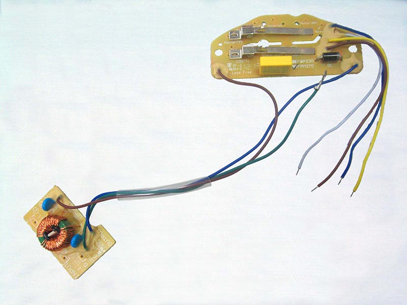 ASSEMBLAGE DE CIRCUITS IMPRIMÉS PRINCIPAUX ET D'ALIMENTATION