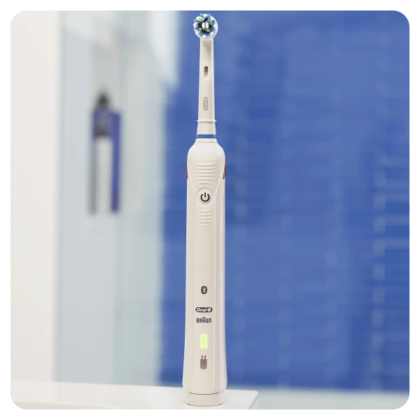 Brosse à dents électrique Oral-B Smart 4 4100S blanche à 2 têtes