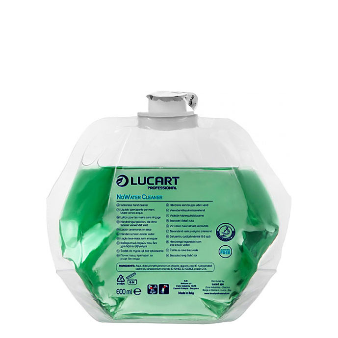 Paquet de 6 recharges de savon liquide désinfectant de 600 ml.