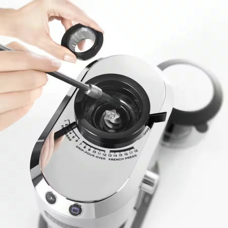 Moulin à café électronique En métal De Longhi Dedica KG520.M